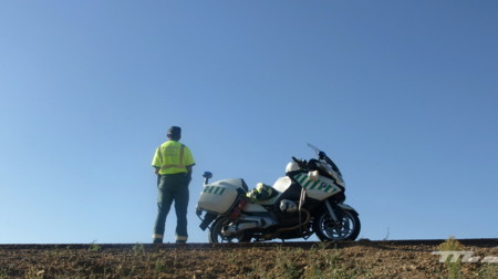 ¿Y si la Guardia Civil te hiciera el examen de conducir?