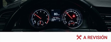 Si ves que se enciende este testigo y sigues conduciendo, es posible que tu coche muera. Mejor para y llama a la grúa