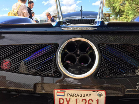 ¿Cúal es la probabilidad de encontrarte un Pagani Zonda F en la calle? ¿ Y cuáles las de chocarlo?