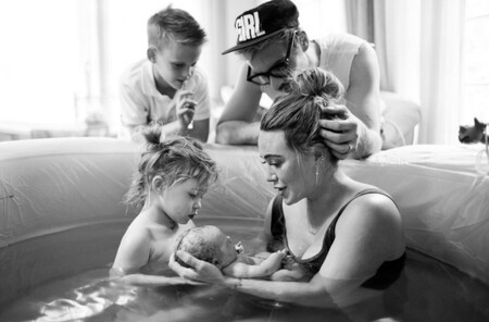 La bonita y emotiva fotografía de parto de la actriz Hilary Duff
