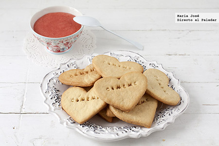 Receta de galletas sin huevo con crema de fresas