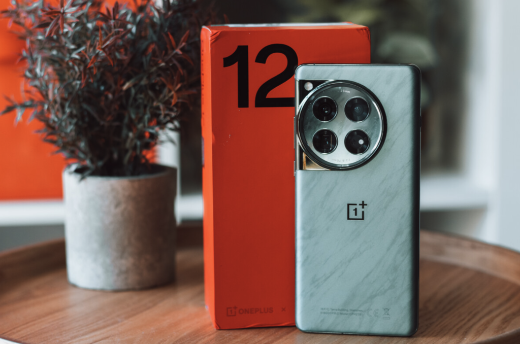 Este es uno de los mejores móviles de gama alta de 2024: con 12 GB de RAM, Android 14 y una cámara para hacer muy buenas fotos 