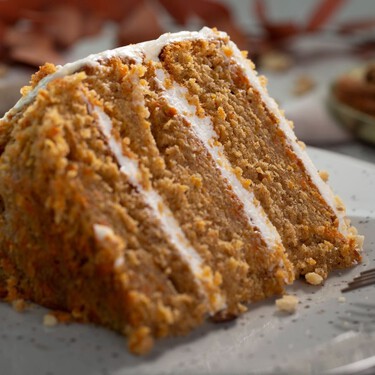Cambiando un simple detalle en la receta conseguirás una tarta de zanahoria con batidora mucho más esponjosa y tierna 