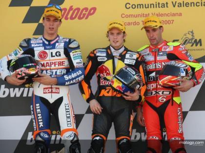 Mika Kallio gana, y Álex Debón pisa el podium por primera vez