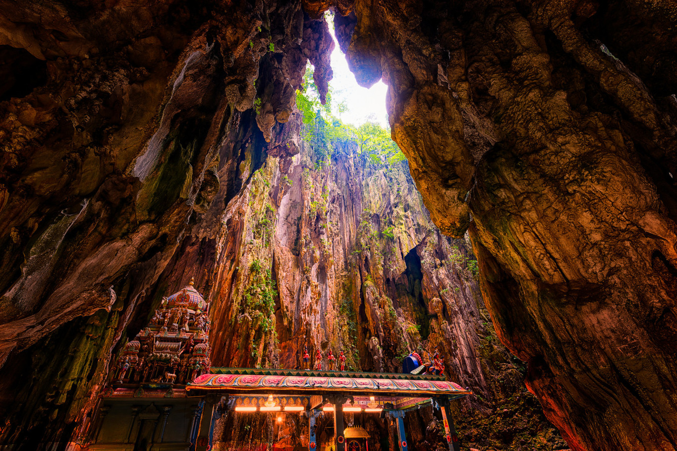 8 lugares de culto que están excavados en la roca