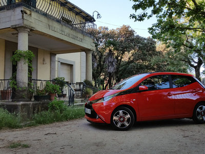 Exprimimos a fondo el Toyota AYGO x-wave para contarte qué tal va