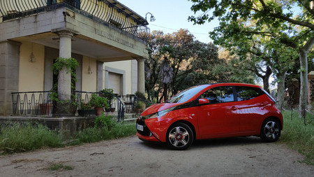Exprimimos a fondo el Toyota AYGO x-wave para contarte qué tal va