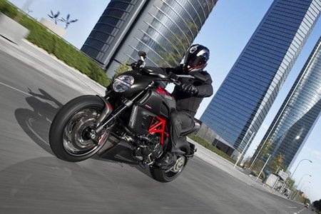 Cadena de montaje de la Ducati Diavel