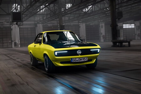 El Opel Manta GSe ElektroMOD es un clásico convertido en eléctrico, con caja manual y tracción trasera