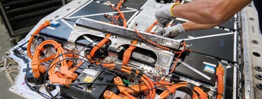 El reciclaje de baterías usadas de coches eléctricos es una mina para las mafias chinas: cientos de talleres clandestinos se están forrando  