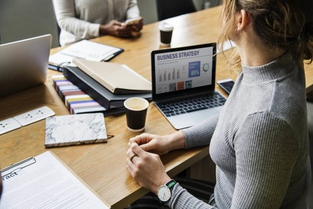 "Un curso online recaudó medio millón de euros en una semana": hablamos con Sergio Marcús, experto en lanzamiento de infoproductos