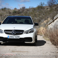 Lewis Hamilton conduce el Mercedes-AMG E63 un poco mejor que nosotros 