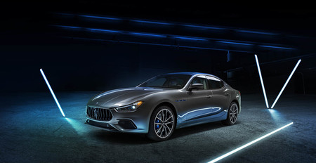El Maserati Ghibli Hybrid de 330 CV se sube al carro de la microhibridación, pudiendo así lucir la etiqueta ECO