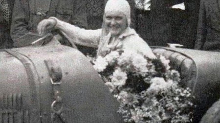 Elisabeth Junek En 1927