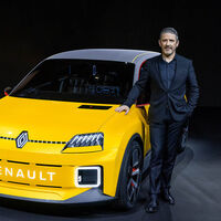 Algo está pasando en Renault: el padre del Renault 5 eléctrico abandona el barco y ficha por Stellantis tras la marcha de Luca de Meo