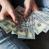 Un matrimonio se enfrenta a más de 60 años de cárcel por utilizar una empresa de IA con cuentas falsas para financiar su boda