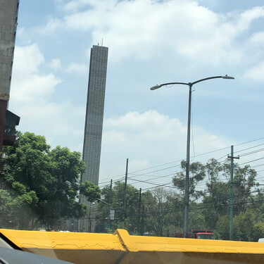 La construyeron para celebrar 200 años de Independencia, pero terminó siendo un símbolo que nadie quería inaugurar 