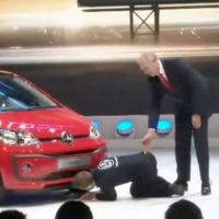 "Disculpen, tengo el nuevo software trucado", e interrumpe la presentación de Volkswagen en Ginebra