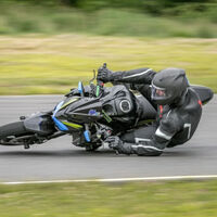 Kawasaki quiere evitar las caídas en moto. Este simple pero efectivo sistema podría evitarlo