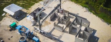Esta enorme impresora 3D lleva la construcción de casas a otro nivel: promete hacer varios edificios a la vez y más baratos 