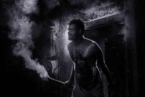 Hoy en Prime Video, una opresiva película de terror en blanco y negro que es una de las últimas sorpresas venidas de India 