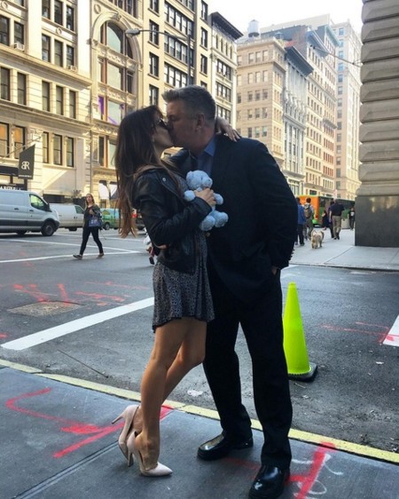 Baby News: Hilaria y Alec Baldwin tendrán otro niño y Sergio Busquets se estrena como papi