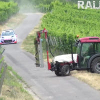 Thierry Neuville probó los frenos del Hyundai i20 WRC gracias a este tractor que se cruzó en el tramo 