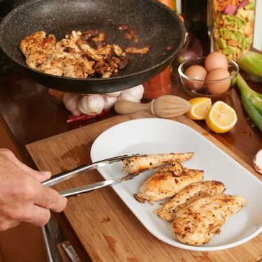Echar vinagre a la sartén para cocinar pechugas de pollo: por qué se recomienda y cómo hacerlo para que sea útil 