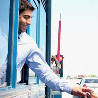 Para circular por la AP-6 tienes que pagar uno de los peajes más caros de España. Por fin tiene los días contados