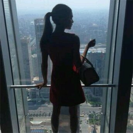 Victoria Beckham diseña lo que sea, pero el vestido de Kim Kardashian casi que no