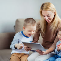 Las familias monoparentales quieren equipararse a las numerosas en beneficios fiscales