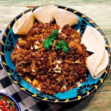 Las recetas típicas de las Baja Californias para la noche mexicana: platos con mariscos frescos y machaca