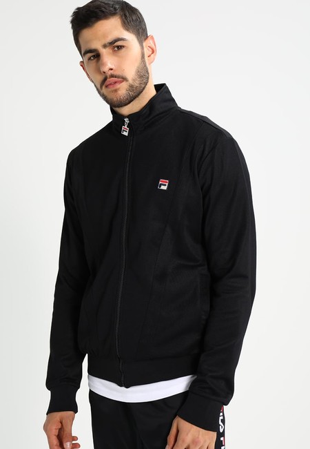 60% de descuento en la chaqueta de entrenamiento Fila Grosso: ahora cuesta 39,95 euros en Zalando con envío gratis