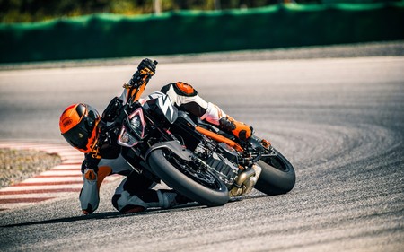 Ktm 1290 Super Duke R 2019 001