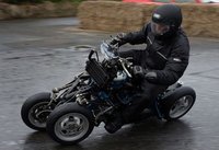 4-MC, una particular moto con cuatro ruedas 