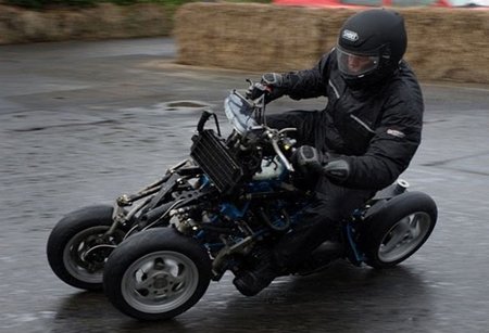 4-MC, una particular moto con cuatro ruedas