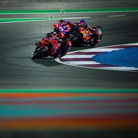 La lección del profesor Pecco Bagnaia. Cómo ganar una carrera de MotoGP en Losail con la moto más lenta en recta 