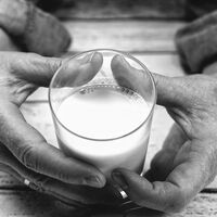 En el Reino Unido están quitando la fecha de caducidad a la leche y otros alimentos. Y quizá no sea tan mala idea 