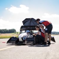De cero a 100 km/h en 1.5 segundos. BMW lo hizo, con un auto eléctrico