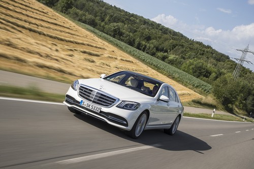 Probamos el Mercedes-Benz Clase S y no sabemos si es mejor conducirlo o que te lleve como a un marqués