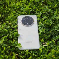 Que tengamos más de 10.000 mAh en un smartphone "normal" parecía de ciencia ficción. Realme se ha encargado de hacerlo realidad