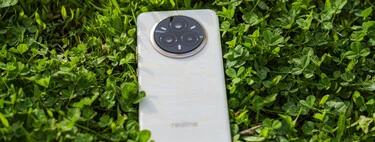 Que tengamos más de 10.000 mAh en un smartphone "normal" parecía de ciencia ficción. Realme se ha encargado de hacerlo realidad