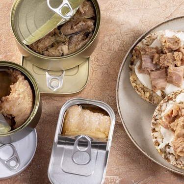 El aperitivo más fácil con una lata de atún está listo en 15 minutos sin tener que cocinar, y te apaña la cena en un pispás 