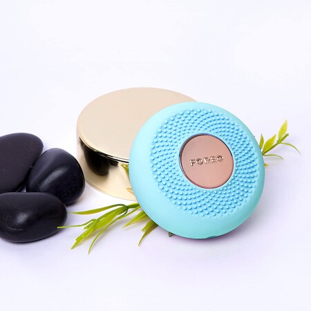 El dispositivo inteligente Foreo UFO para aplicar mascarillas en su versión mini a precio mínimo y con mascarillas de regalo