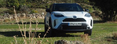 Salimos del asfalto con el Toyota Yaris Cross Electric Hybrid Adventure. ¿Querías 'cross'? Toma dos tazas 