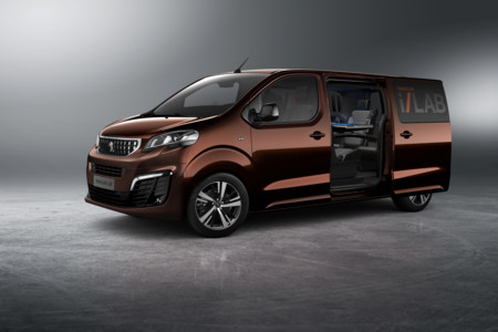 El Peugeot Traveller i-Lab es mejor que un cibercafé