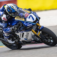 ¡De milagro! Lorenzo Baldasarri estrena la nueva era de Supersport con una salvada épica en la última curva