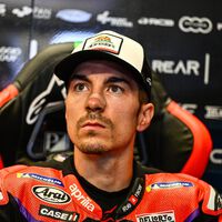 Maverick Viñales, sarcástico con Pecco Bagnaia: "Debería haberle echado de pista, que es como se adelanta ahora" 