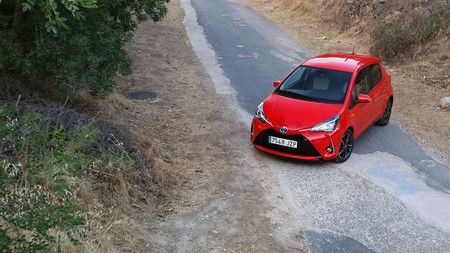 Toyota Yaris Hybrid 24