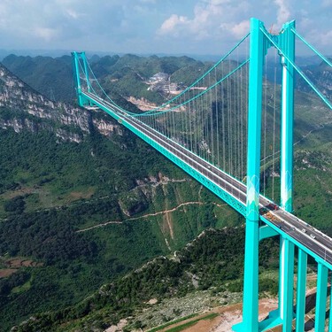 El puente más alto del mundo se acaba de inaugurar en China: salva un desnivel de 625 metros